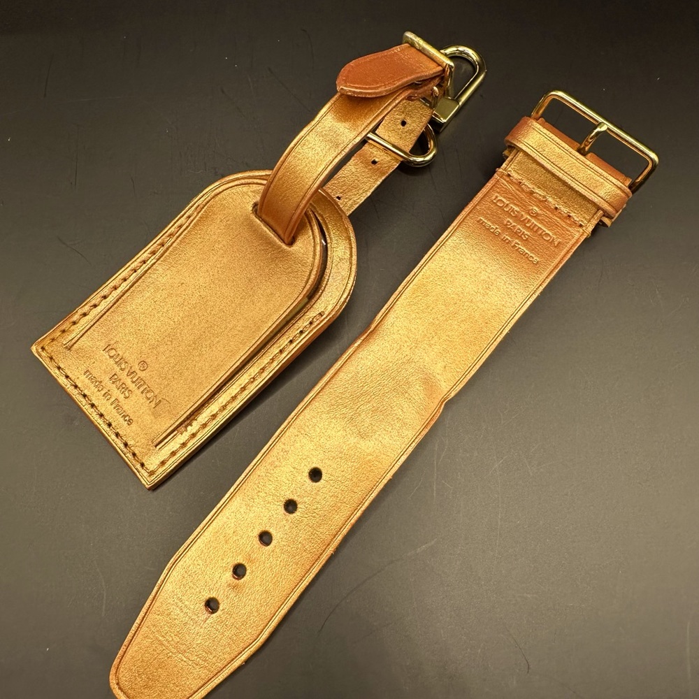 Louis Vuitton Metallic Rose Gold Luggage Tag, Poignet And Unbranded Swiv